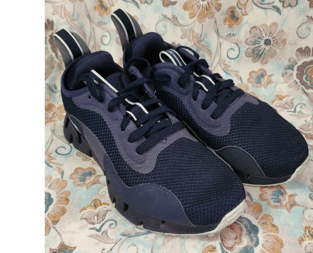 Reebok Zig Dynamica Vector Navy, size 7.5 womens